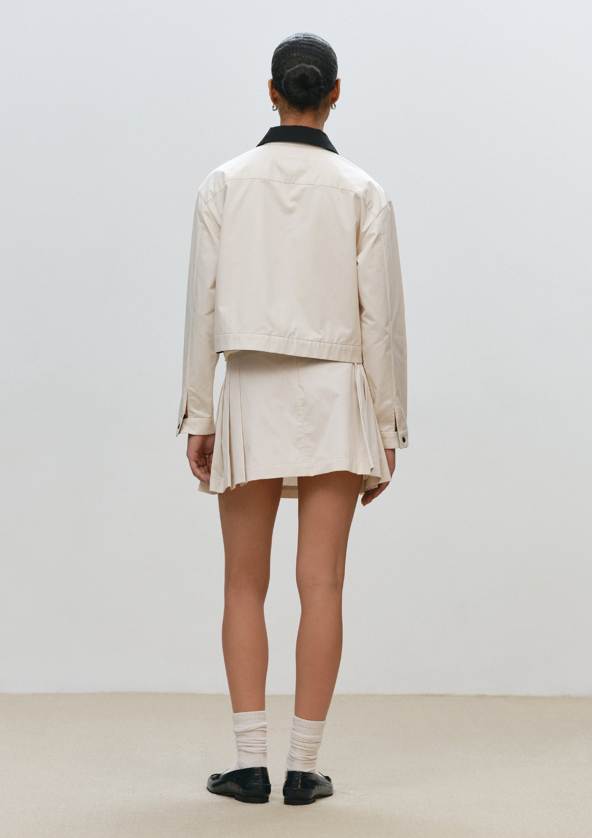 Cropped Tailored Jacket in Beige-Black