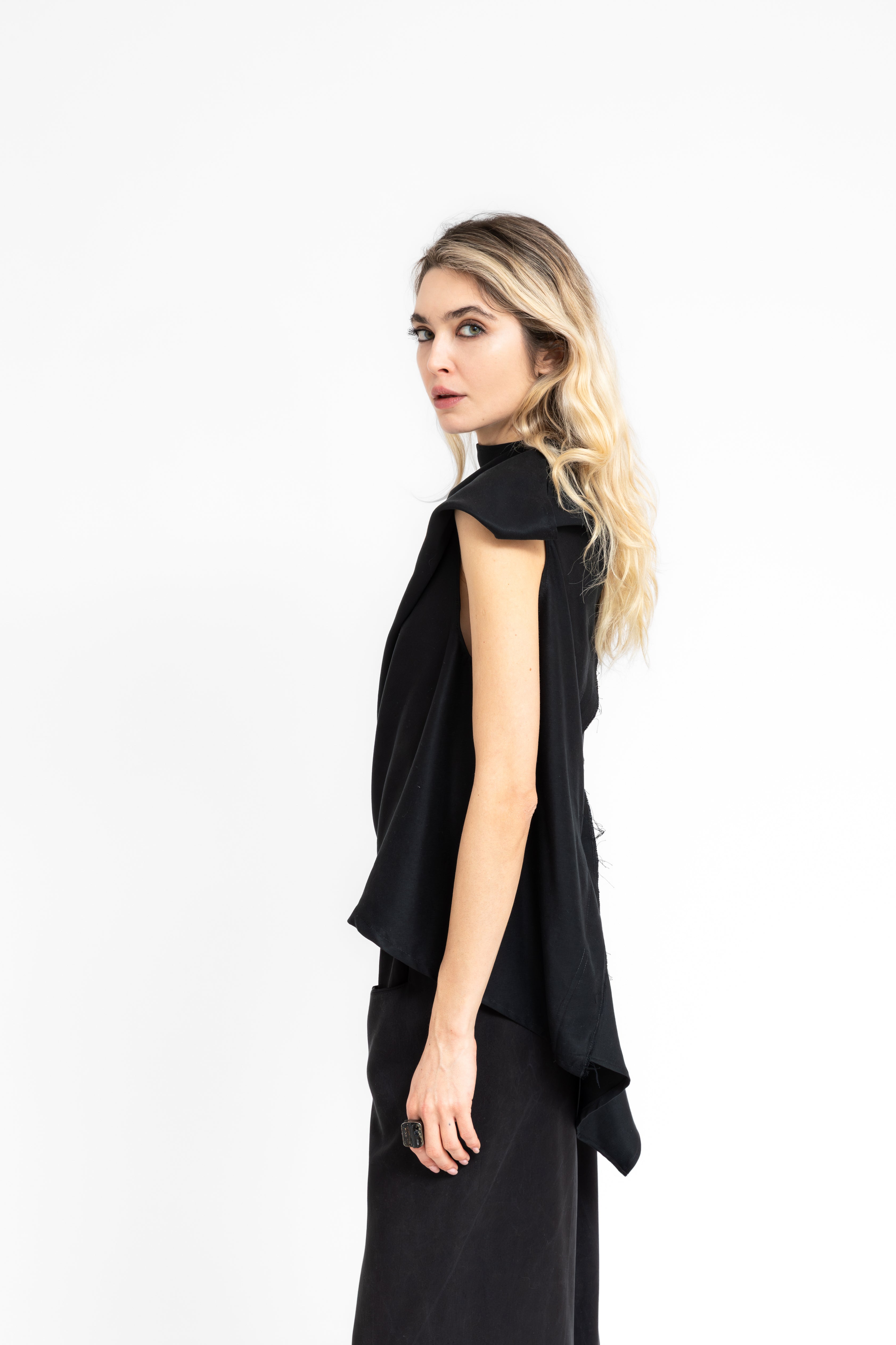 Yuragi Unfinished Fluid Asymmetrical Top