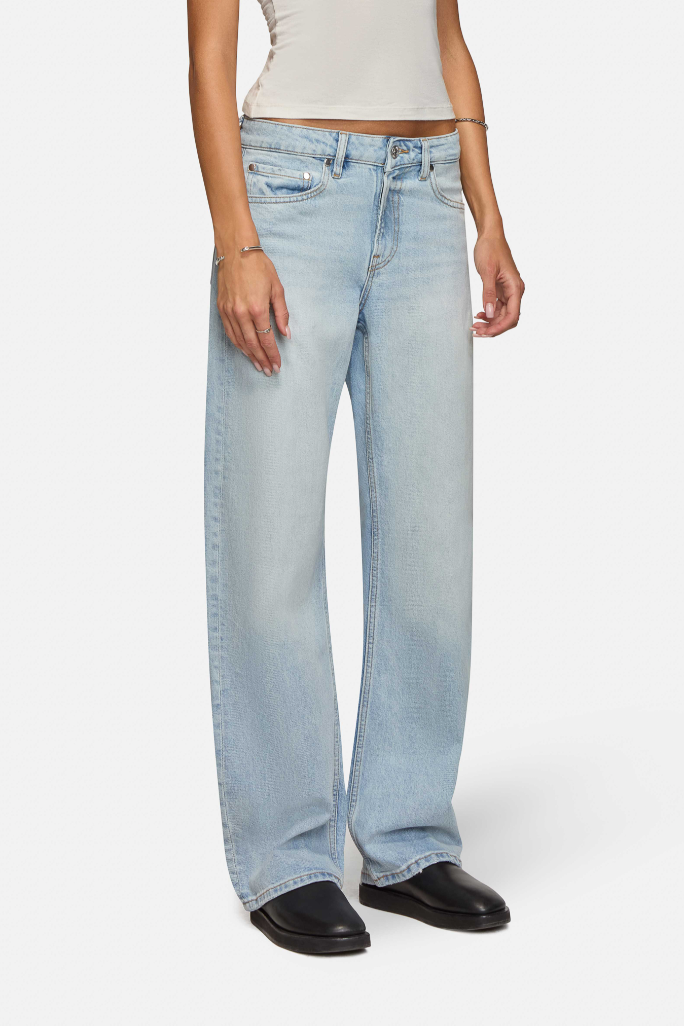 Alida Loose Bowed Sanctuary