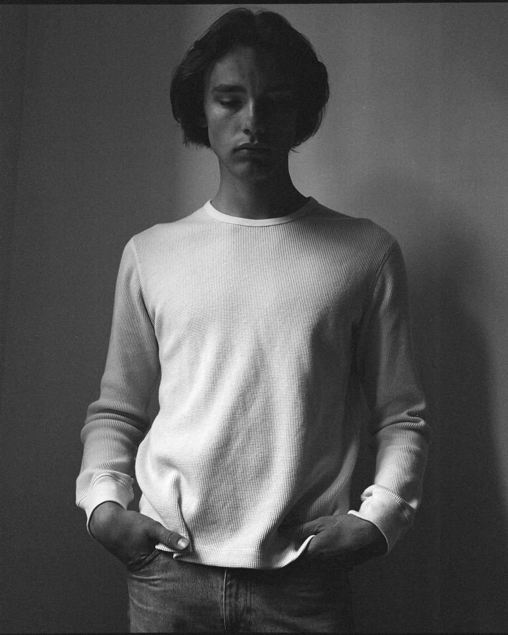 A model wearing the anthony waffle l/s in an aesthetically background. 100% made from organic grown cotton.