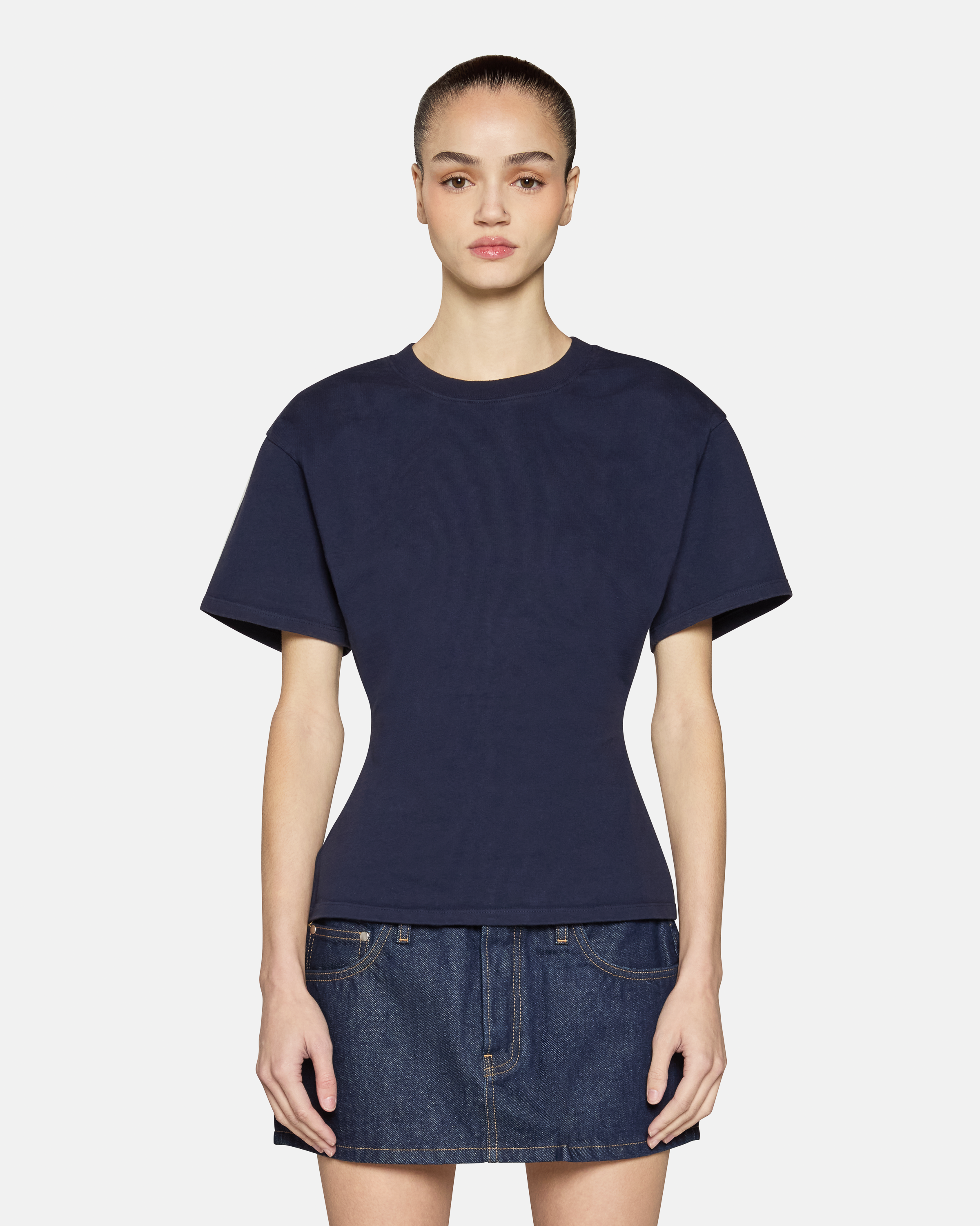 A model wearing the navy eero tee in a white background. 100% made from cotton.