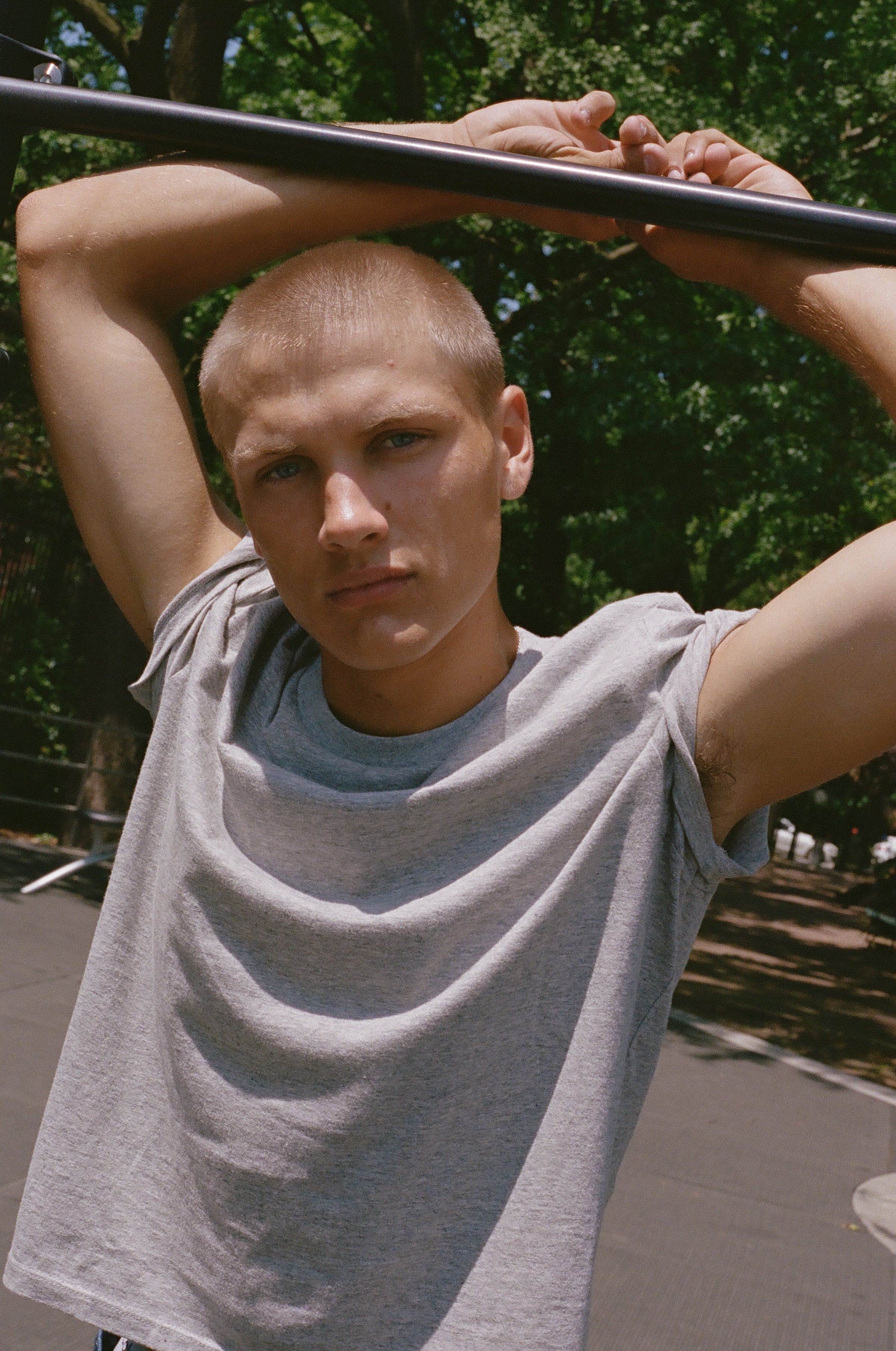 A model wearing the gray heather little tshirt in a white background. 100% made from organic grown cotton.