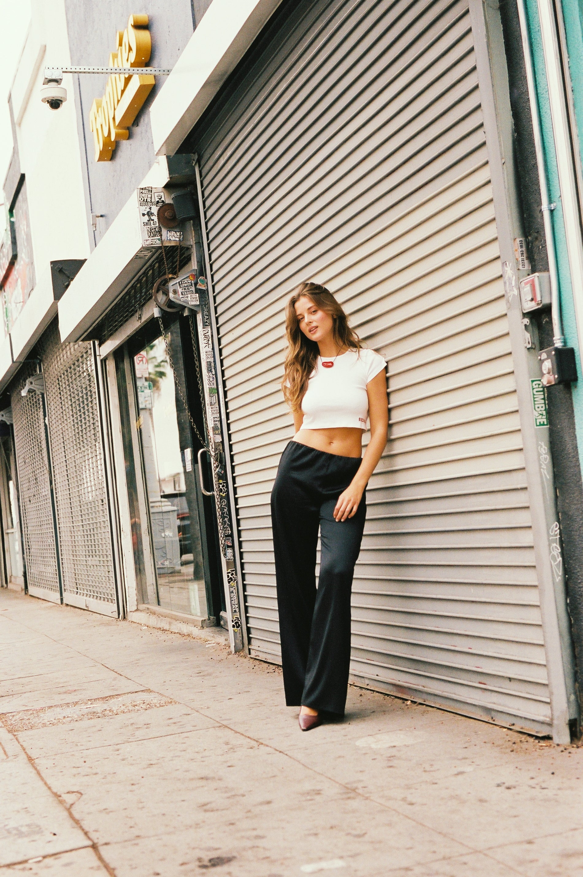 girl wearing roma silk pants in black