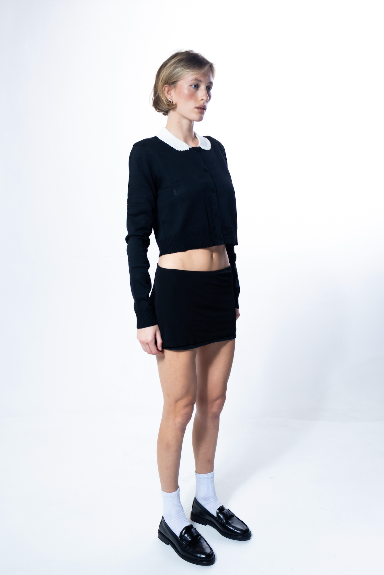 MS. PENNYWORTH CARDIGAN BLACK CROPPED