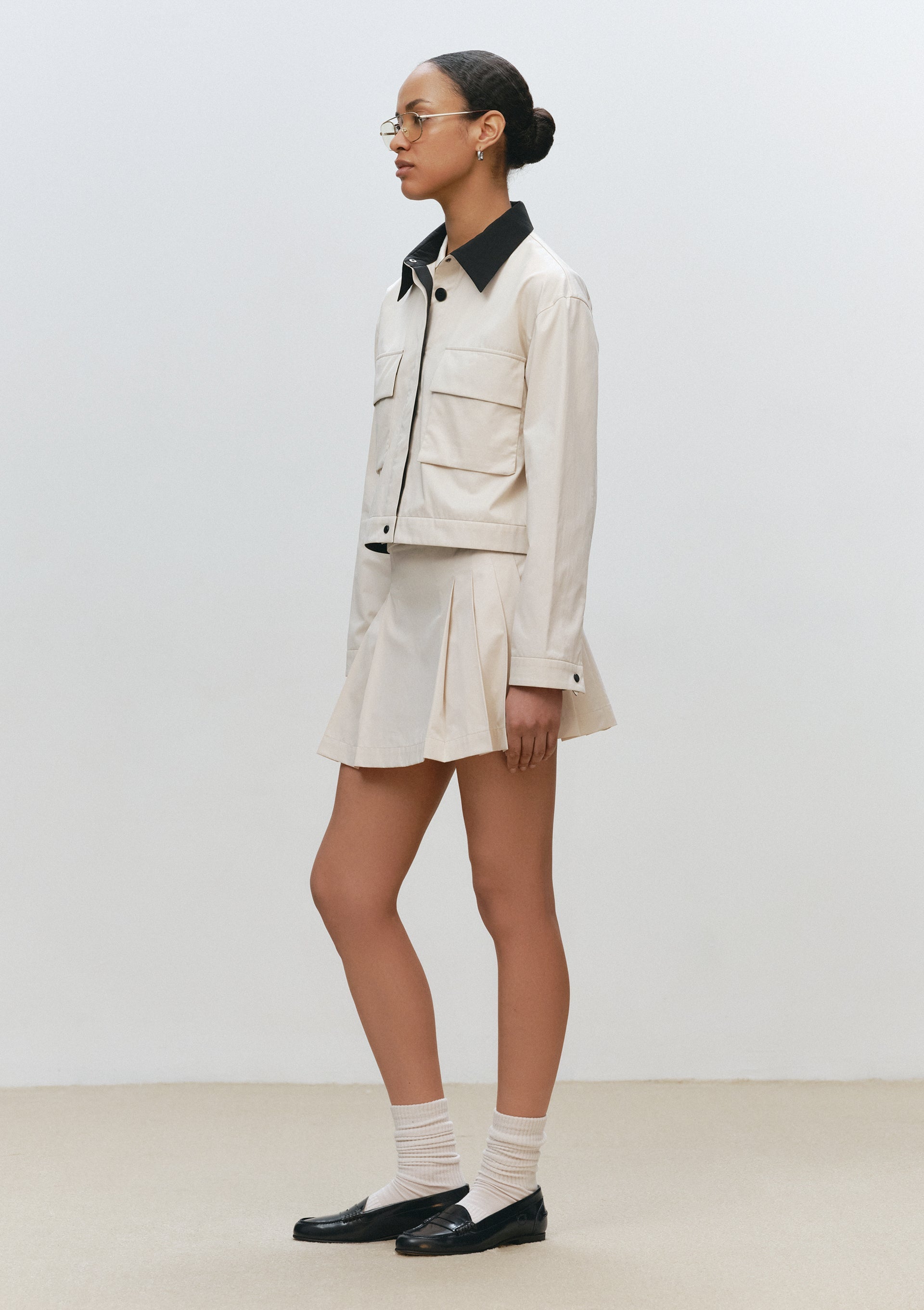 Cropped Tailored Jacket in Beige-Black