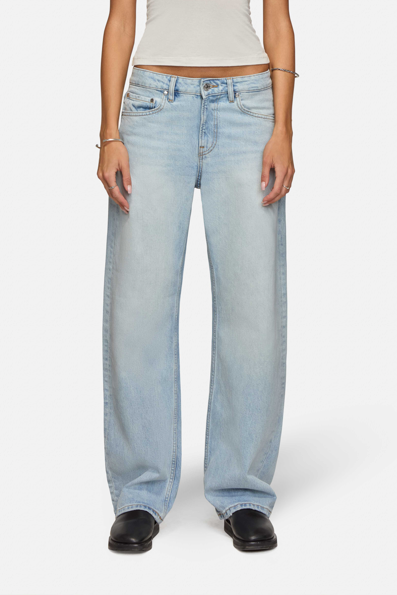 Alida Loose Bowed Sanctuary