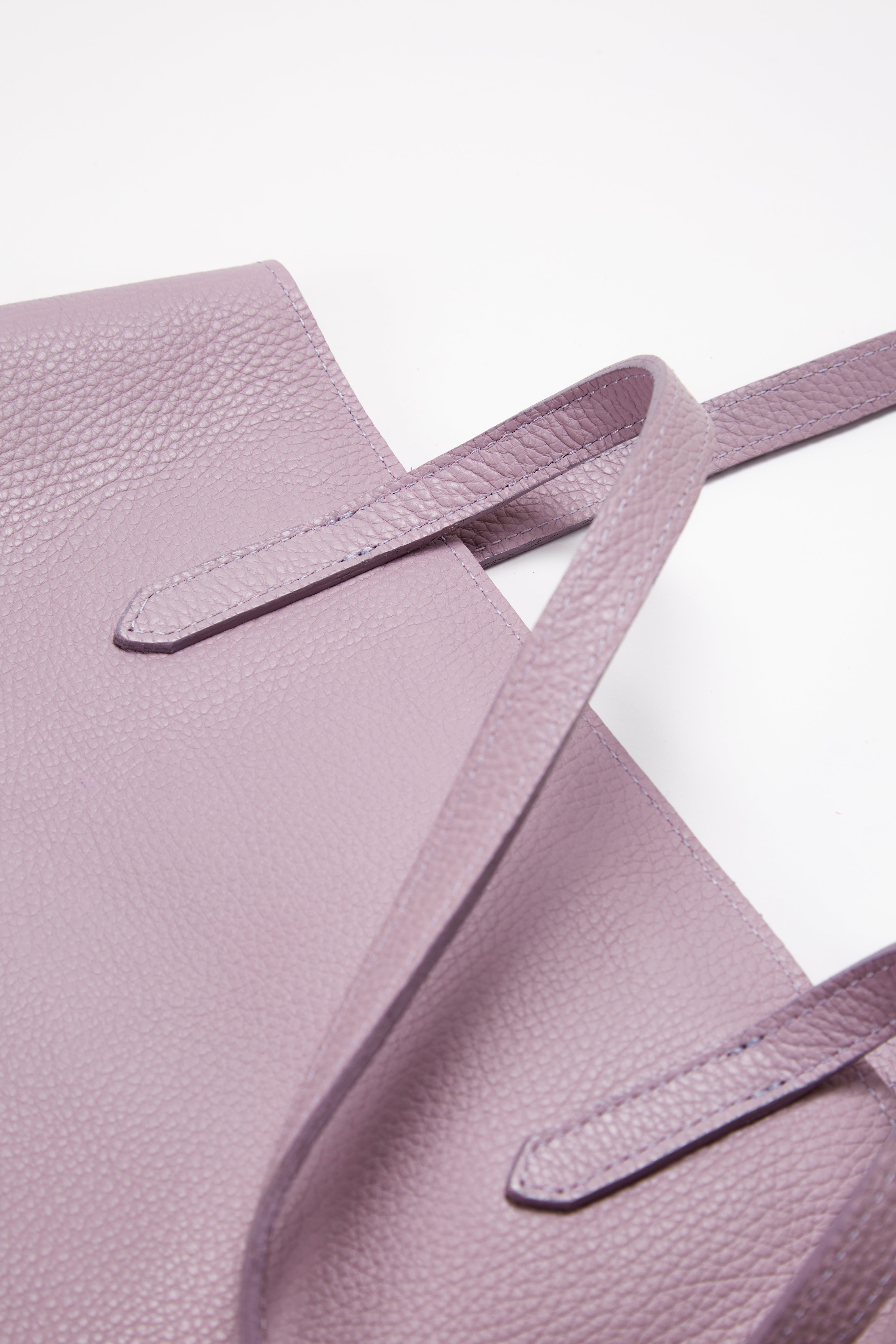 Close-up of the everything lilac bag in a white background. 100% made from deadstock leather. 