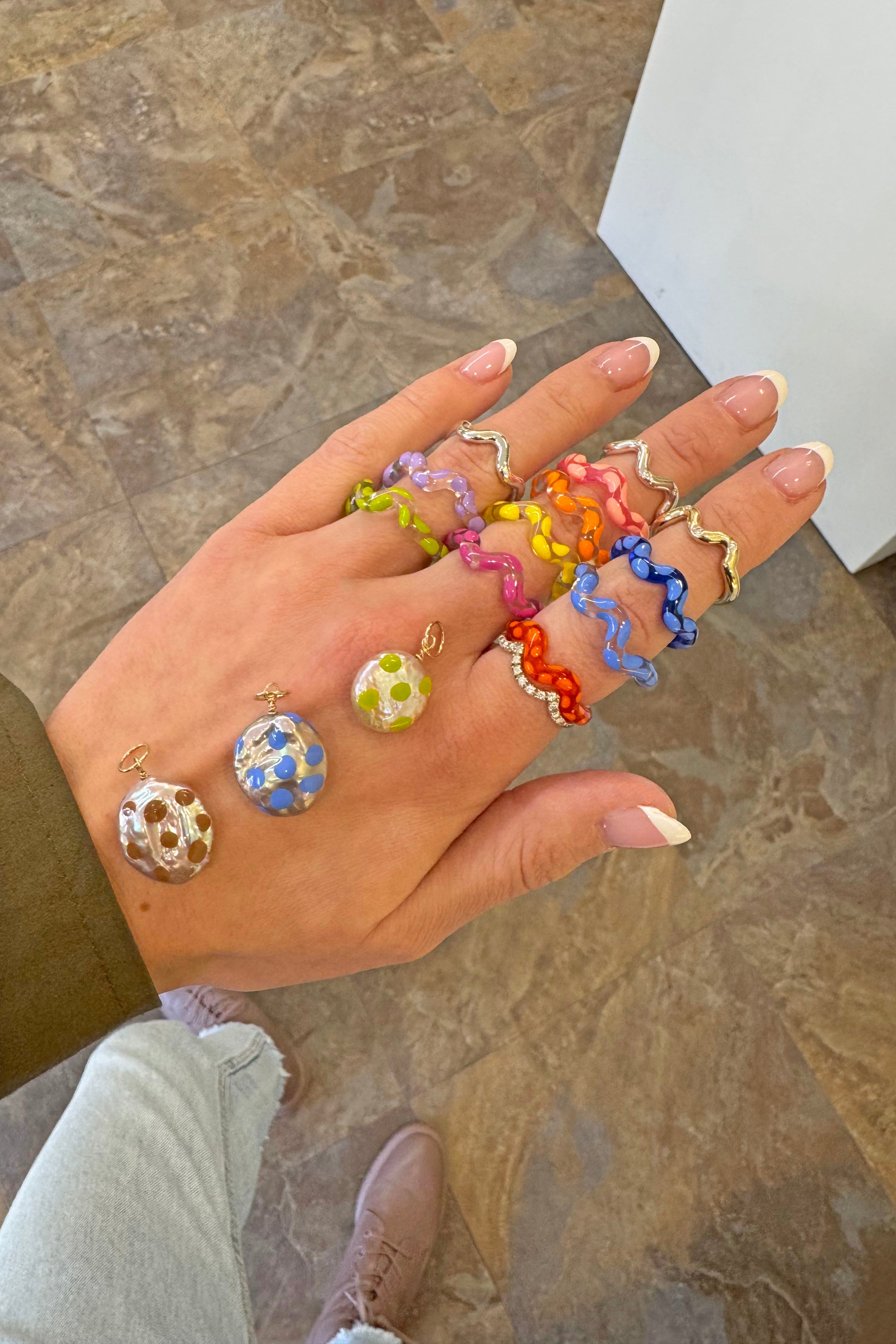 Hint Single Wave Ring