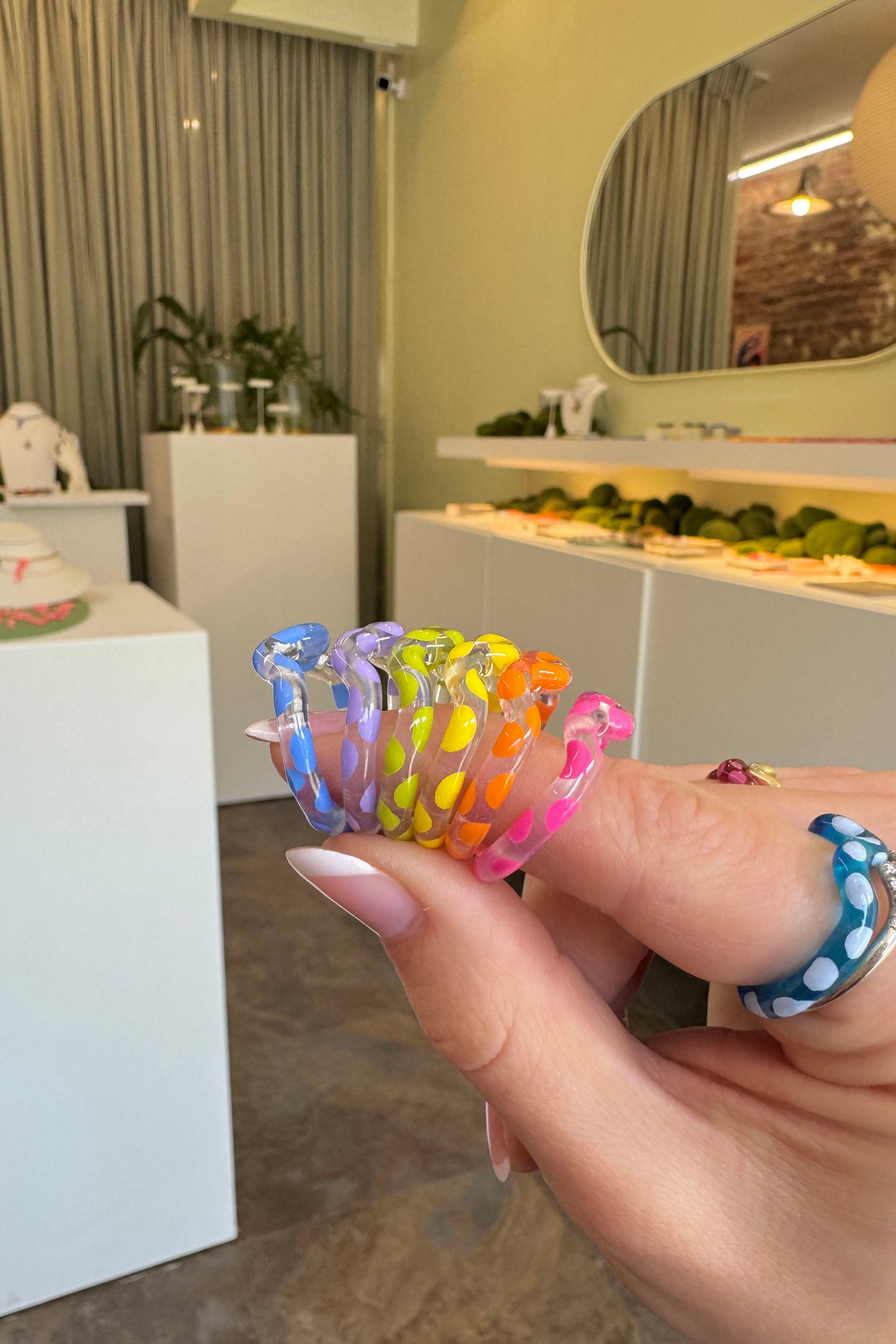 Hint Single Wave Ring