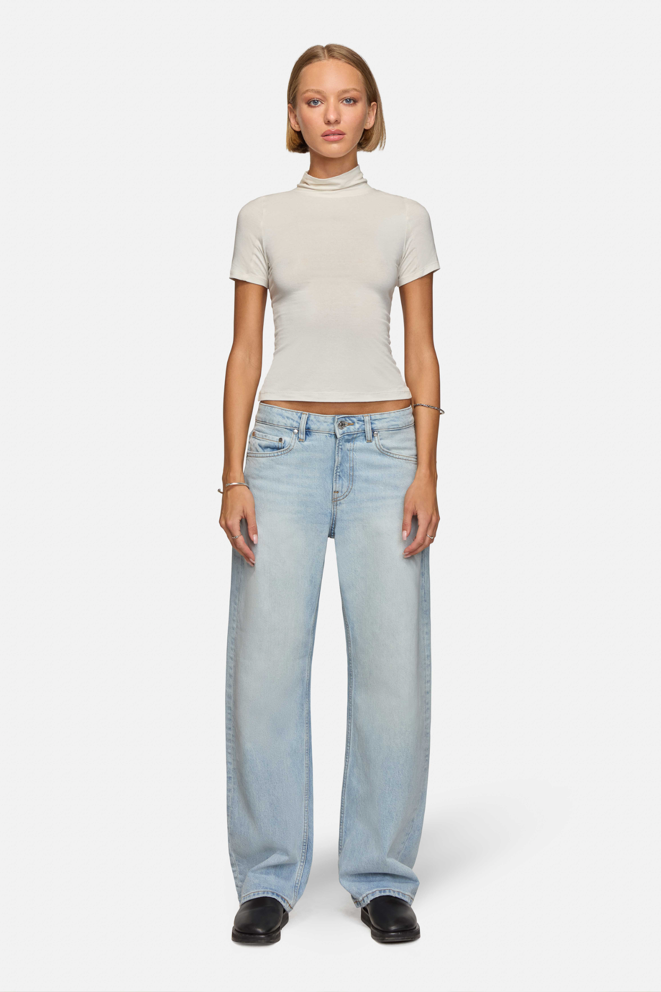 Alida Loose Bowed Sanctuary